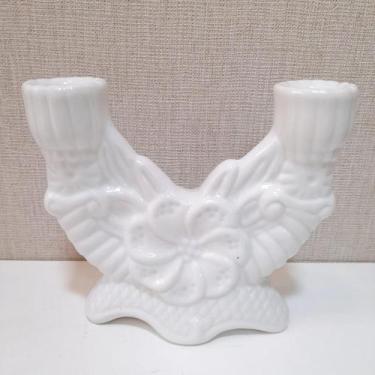 Imagem de Castiçal Duplo Branco em Cerâmica 13 cm - Toque de Classe