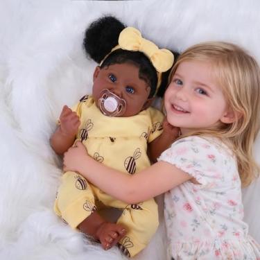 Imagem de Boneca Bebê Reborn Preto Menina Realista Cabelo Implantado Olhos Azuis com Acessórios 48cm
