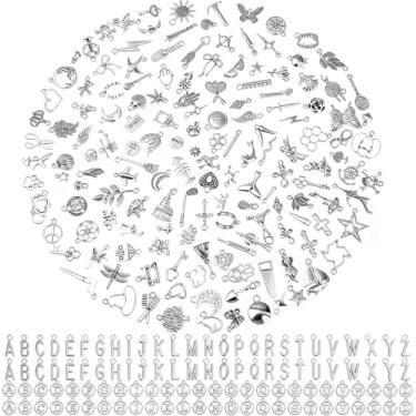 Imagem de Modacraft 3 tipos de pingentes de 254 peças para fazer joias com anéis de salto, amuleto de letra KC esmaltado a granel para colar faça você mesmo, pulseira, brinco, suprimentos de artesanato (prata)