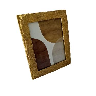 Imagem de Porta Retrato Em Resina Dourada Fundo Veludo 10 X 15cm