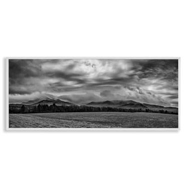 Imagem de Stupell Industries Arte giclée emoldurada dramática de céus distantes cinza, design de James Rodewald, 25 x 61 cm
