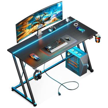 Imagem de Mesa Gamer 47&quot; 119 cm com Textura de Fibra de Carbono, Gancho para Fone de Ouvido, Tomadas, 1 Portas USB e Luz LED, 110V, MOTPK