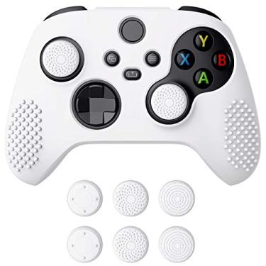 Imagem de eXtremeRate PlayVital White 3D Studded Edition capa de silicone antiderrapante para controle Xbox Series X, capa protetora de borracha macia para controle Xbox Series S com 6 tampas brancas de aderência de polegar