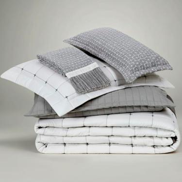 Imagem de Kit Enxoval Colcha Cobreleito King Dupla Face Lavive Diana Percal 200 Fios Peseira Almofada 7 Peças (Cinza Gris)