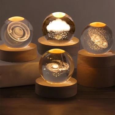 Imagem de Luminária Led Globo De Vidro Lua 3D USB com Base de Madeira 10cm - Dan