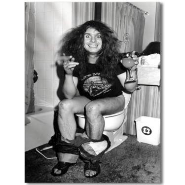 Imagem de Pôster engraçado de arte de parede de banheiro Ozxy Osbaurne to the toilet para decoração de parede de banheiro - humor preto e branco impressões em tela de filme para pendurar no banheiro e banheiro