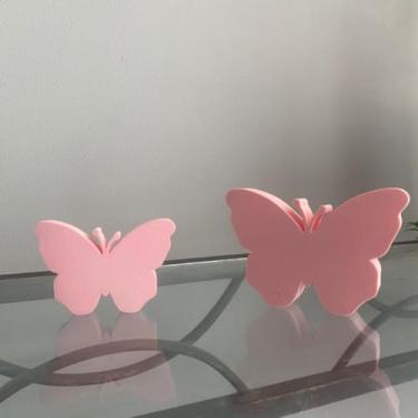 Imagem de Borboletas Decorativas com Vaso Lindo Objetos de Decoração Interior Sala e Quarto e Escritório para Amantes de Decoração Casa e Moradores(Borboletas decorativas)