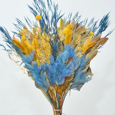 Imagem de Buquê de flores naturais desidratadas folha no galho azul