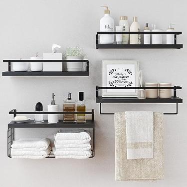 Imagem de Prateleiras flutuantes de madeira preta montadas na parede – Prateleiras de parede de banheiro rústicas de 3+1 nível sobre vaso sanitário com cesta de armazenamento de arame e barra de toalha,
