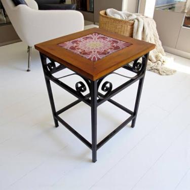 Imagem de Banquinho Rústico em Ferro e Madeira Maciça com Azulejo Decorativo – Banco Artesanal Estilo Industrial para Cozinha, Sala e Área Gourmet (8, G5)