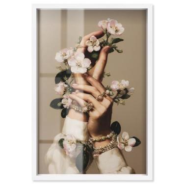 Imagem de Blossoming Dreamer II Shadowbox Print Floral Glam Wall Art por Art Remedy, moldura branca, 28 x 40 cm