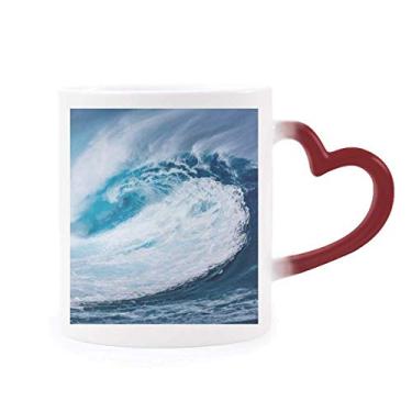 Imagem de Caneca branca ondulada do mar, ciência da água, imagem da natureza sensível ao calor, copo de grés que muda de cor vermelha