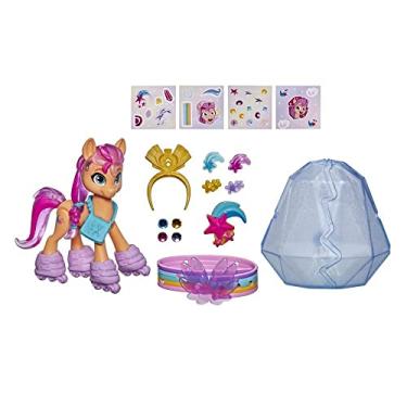 Imagem de My Little Pony: A New Generation Movie Crystal Adventure Sunny Starscout - 3-Inch Orange Pony Toy, Surprise Accessories, Bracelet