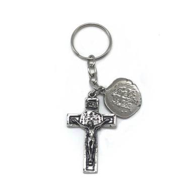 Imagem de Chaveiro Duas Cruzes Com Crucifixo E Medalha Prata Velha - FORNECEDOR 