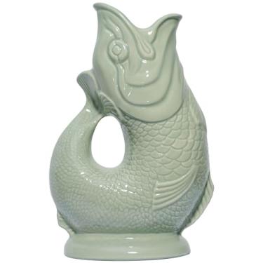 Imagem de The Original Gluggle Jug – Jarro de glug de sálvia em L, 22 cm 0,6 L – Jarro em forma de peixe com glug glug – Decorativo para água, coquetel, vinho e gin, decantador ou vaso – Feito à mão na