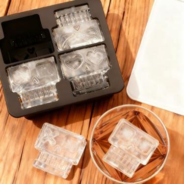 Imagem de gomaxbo Bandeja de molde de cubo de gelo de brincadeira, bandeja de cubos de gelo de caveira, formas divertidas de silicone para coquetéis, conhaque e bebidas de suco