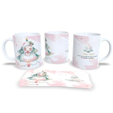 Imagem de Caneca de Natal Mágica com Árvore de Natal Decorada, Porcelana Branca, Design Aquarela em Verde e Rosa, Mensagem Festiva em Português (15783)