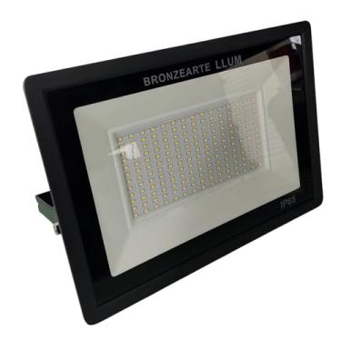 Imagem de Refletor LED 200W Bronzearte Deep Fit Bivolt IP66 30X30cm – Luz Fria 6500K, 14000 Lúmens, à Prova d’Água, Uso Externo – Quintais, Galpões, Quadras e Fachadas