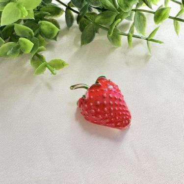 Imagem de Broche de Morango com Detalhes Dourado - Pistache Acessórios, Dourado,