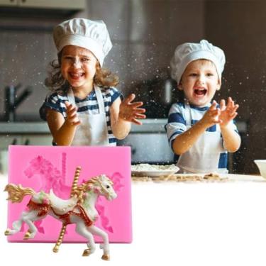 Imagem de AYNEFY Moldagem de Silicone, Fácil de Limpar, Chocolate, Silicone de Carrossel 3D para Fornos de Lavadores de Louça e Fornos de Microondas, Feitos de Silício de Alimentos Orgânicos, Revestimento Antiaderente, Amplamente Utilizado para (Rosa)