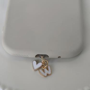 Imagem de 1 plugue de poeira de metal coração branco 26 letras Love capa protetora de porta de carregamento DIY decoração de telefone compatível com iPhone tipo C dispositivo móvel acessório de poeira para