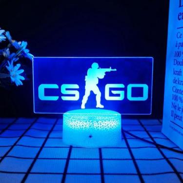 Imagem de Sala criativa de esportes eletrônicos com luz noturna 3D que muda de c