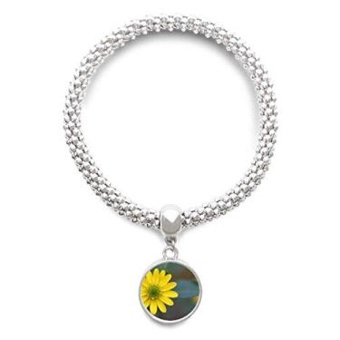 Imagem de DIYthinker Pulseira com pingente de prata de crisântemo verde com flores amarelas e corrente ajustável