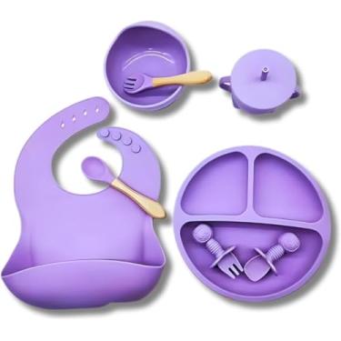 Imagem de Kit Introdução Alimentar Bebê 8 Peças Roxo Silicone com Ventosa – Prato Divisório, Colher, Garfo, Copo com Canudo, Babador, Livre de BPA e Atóxico (Kit Roxo)