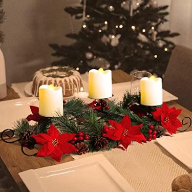 Imagem de MorTime Peça central de Natal com 3 castiçais, decoração de mesa de Natal com flores vermelhas, bagas e pinhas base de aço para decoração de Natal em casa interna