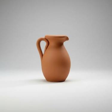 Imagem de Quintal de Casa Vaso Jarra M, Cerâmica e Barro, Terracota, 18,5cm Altura x 11cm Largura, com Furos de Drenagem