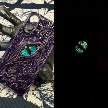 Imagem de Unitvbba Capa de telefone gótica 3D feita à mão com olho de monstro – Ajuste personalizado para todos os modelos de telefone – Exclusivo para fãs de terror, cosplay, amantes de estética escura