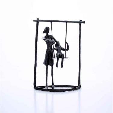 Imagem de Escultura Em Metal Preto Balanço 18x13,5cm
