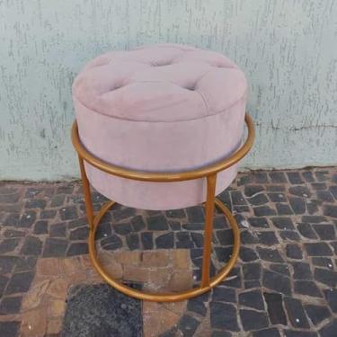 Imagem de Puff Banqueta Argola Industrial Estofado – Puff Redondo Moderno com Base em Metal(CAPITONE Rose)