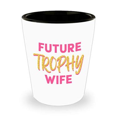 Imagem de Presentes para esposa Future Trophy – Copo de shot para troféu futuro esposa – Ideias de presente para troféu esposa (1)