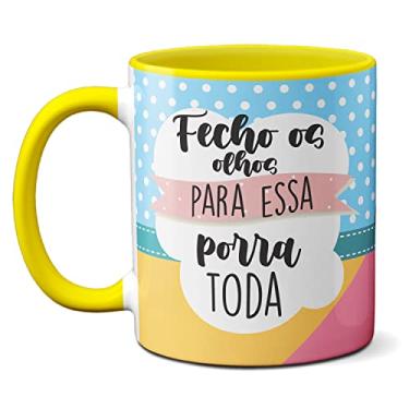 Imagem de Caneca Lhama Pijama Fofa Fecho Os Olhos Pra Essa Porra Toda (Amarela)