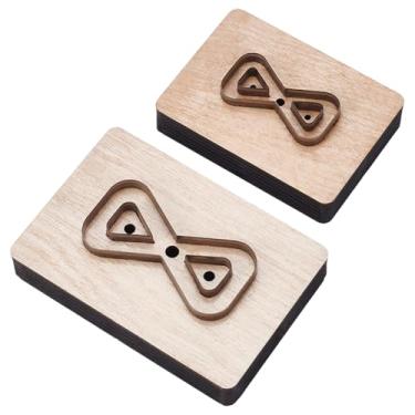 Imagem de UNICRAFTALE Conjunto de 2 peças, 2 estilos, conjunto de matrizes de couro, chaveiros de couro, moldes de madeira, matrizes de perfuração, base de madeira lisa, lâminas de aço afiadas, ferramenta de