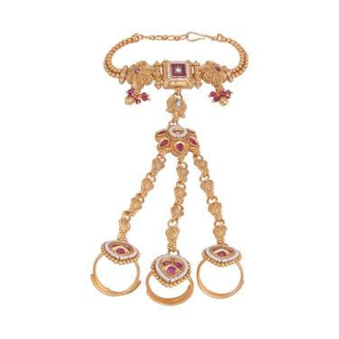 Imagem de I Jewels Anel triplo de latão tradicional banhado a ouro ajustável Haath Phool/Pulseira Panja enfeitada com Kundan, pérolas e pedras de rubi para mulheres (PIJ061QG)