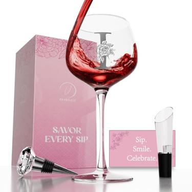 Imagem de vaanshie Taça de vinho com monograma I com rolha e despejador de vinho – Conjunto de presente de taça de vinho gravado A a Z personalizado para mulheres, aniversário, Natal, Dia dos Namorados