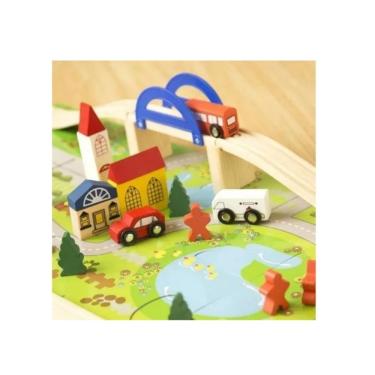 Imagem de Pista didática de carros urbanos de brinquedo com ponte de madeira