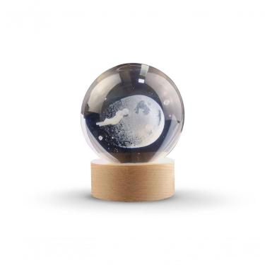 Imagem de Luminária de Mesa Globo Astronauta Led Usb com Iluminação Decorativa 3D e Base de Madeira Esfera de Vidro