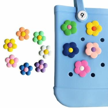 Imagem de Ella & Emma 12 peças de pingentes de flores para bolsas Bogg, 5 flores grandes + 7 flores pequenas - Decorações fofas de PVC para acessórios de bolsa de praia, ajuste perfeito para bolsas Bogg e