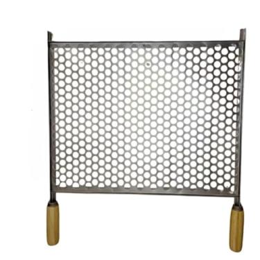 Imagem de Grelha Churrasqueira，Fabricado em Material Galvanizado，Equipado Com um Cabo de Madeira，FáCil de Transportar，Adequado para Grelhar Carne, Peixe e Salsichas(60x50)