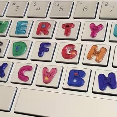 Imagem de 2 adesivos universais para teclado, letras, adesivos de teclado com letras coloridas, adesivos de substituição de letras de teclado para PC, laptop, computador desktop - Inglês