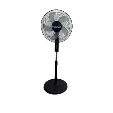 Imagem de Ventilador de Pedestal 40cm FS40, preto, com controle remoto e voltagem de 110V. Prático, moderno e ajustável, oferece conforto e eficiência ao refrescar qualquer ambiente com facilidade.