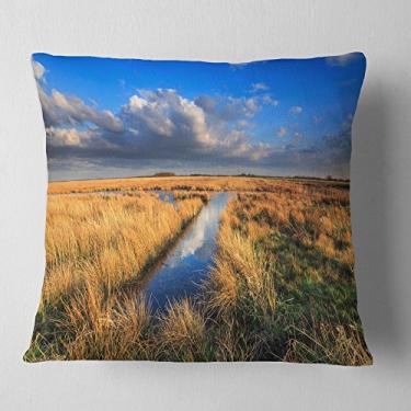 Imagem de Designart Meadow Land com belas paisagens de arranha-céus, sala de estar, sofá, almofada + capa de almofada impressa em ambos os lados 40,64 cm x 40,64 cm