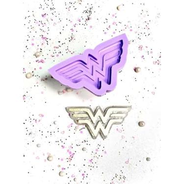 Imagem de Confeitaria dos Moldes, R236 Molde de silicone mulher maravilha resina chaveiro