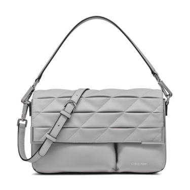 Imagem de Calvin Klein Mica Bolsa de ombro organizacional com aba e tiracolo, colcha cinza pomba, tamanho único, Colcha Dove Grey Puffy, One Size