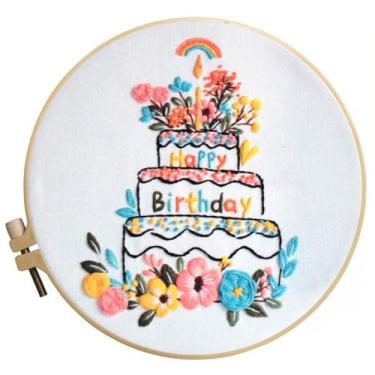 Imagem de Kit de bordado para adultos, iniciantes, kit de pontos com velas de bolo de feliz aniversário, padrão de flores, kits de bordado feitos à mão