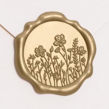 Imagem de UNIQOOO Adesivos de selo de cera de flores silvestres - Adesivo de selo de envelope de convite de casamento floral, 50 peças, autoadesivo, metálico, dourado, campo de flores, perfeito para o Natal