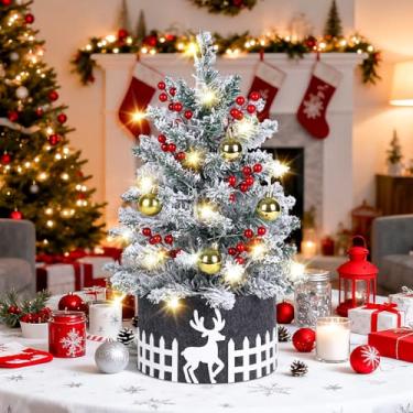 Imagem de Árvore de Natal pequena, árvore de Natal de mesa pré-iluminada de 60 cm com luzes enfeites de topo de estrela, suporte branco, decoração de férias pequena para quarto, escritório, bar e festa (árvore
